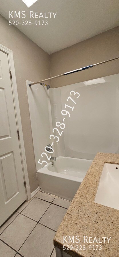 Building Photo - 1577 W Aztec Ct