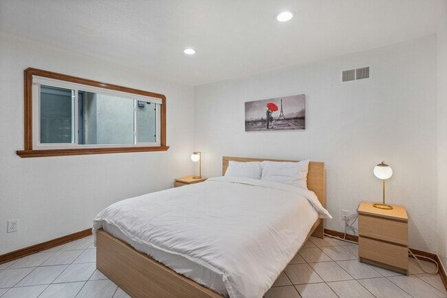 Building Photo - 208 Marine Ave
