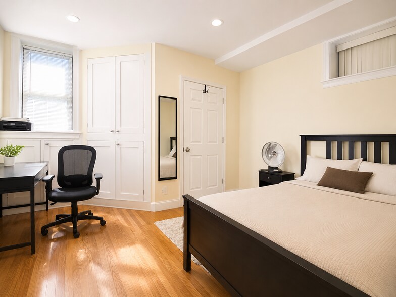 Building Photo - 1203 Beacon St