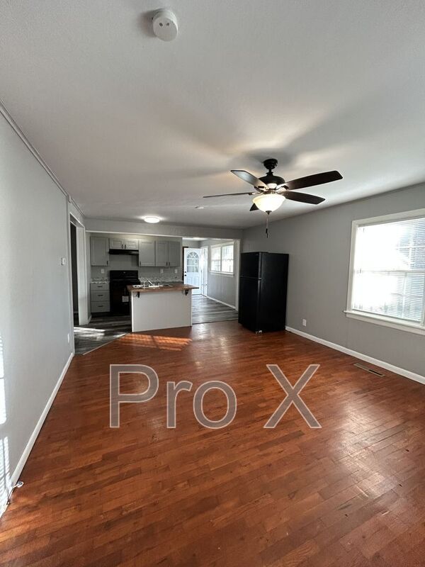 Building Photo - 606 Harris St