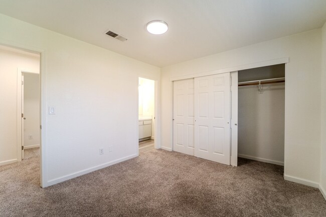 Building Photo - ASK ABOUT OUR HALF OFF MOVE IN SPECIAL!!