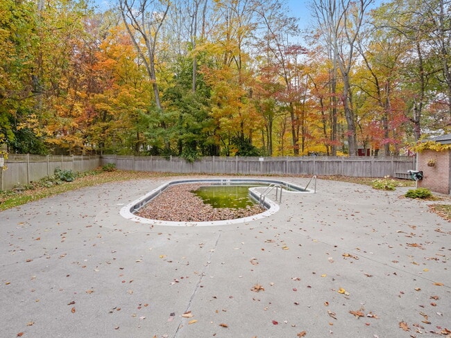 Building Photo - 160 Fairfield Woods Rd