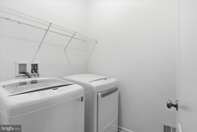 Building Photo - 33 Forge Mill Rd