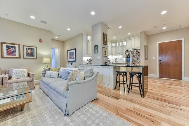 Building Photo - 9 Appleton St