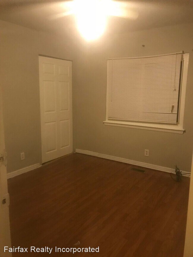 Building Photo - 3 br, 1.5 bath House - 16 Durante Place