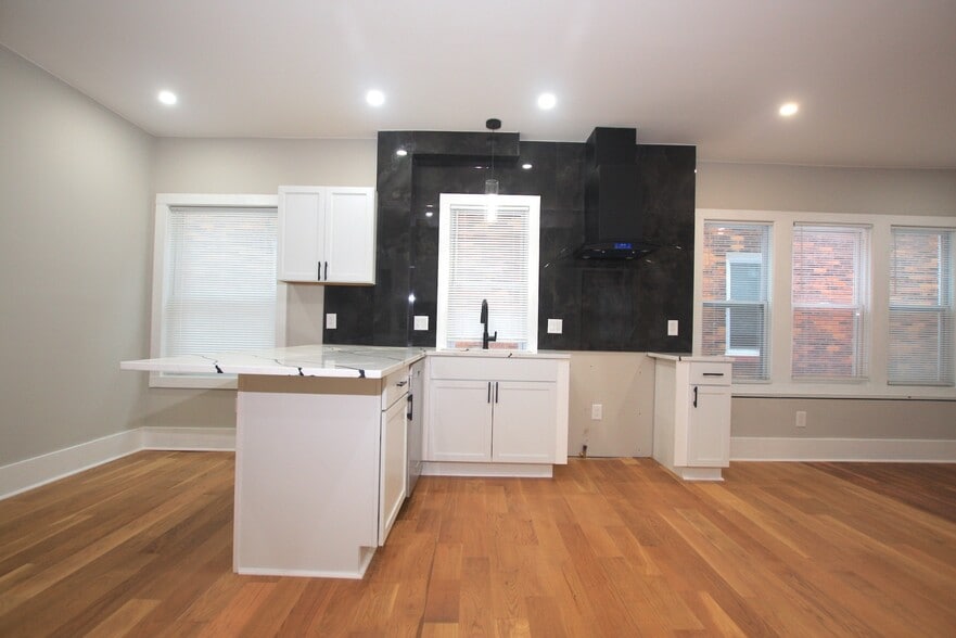 Building Photo - 5014 Seminole St