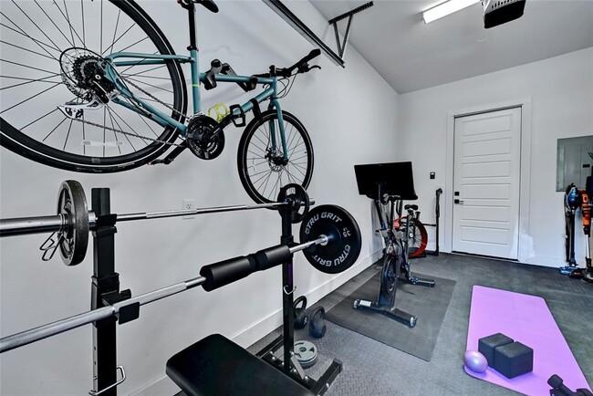 Building Photo - 2909 Kuhlman Ave