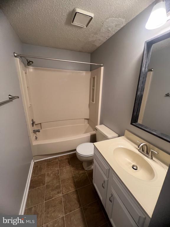 Building Photo - 1117 Davis St