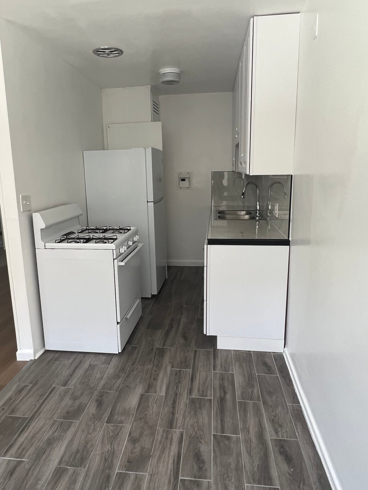 Building Photo - 3110 Livonia Ave