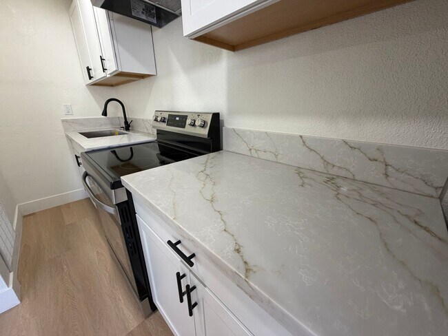 Building Photo - 438 Perlite Way