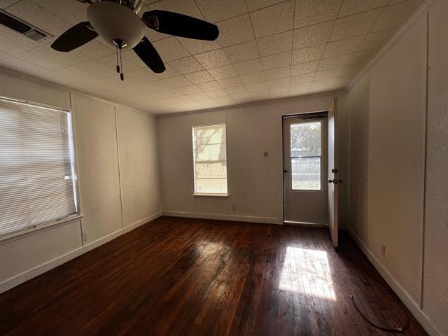 Building Photo - 204 W Pecan St