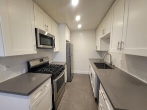 Building Photo - 1841 S. Manhattan Pl