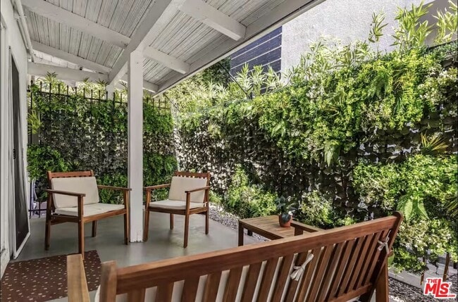 Building Photo - 5700 Vanalden Ave