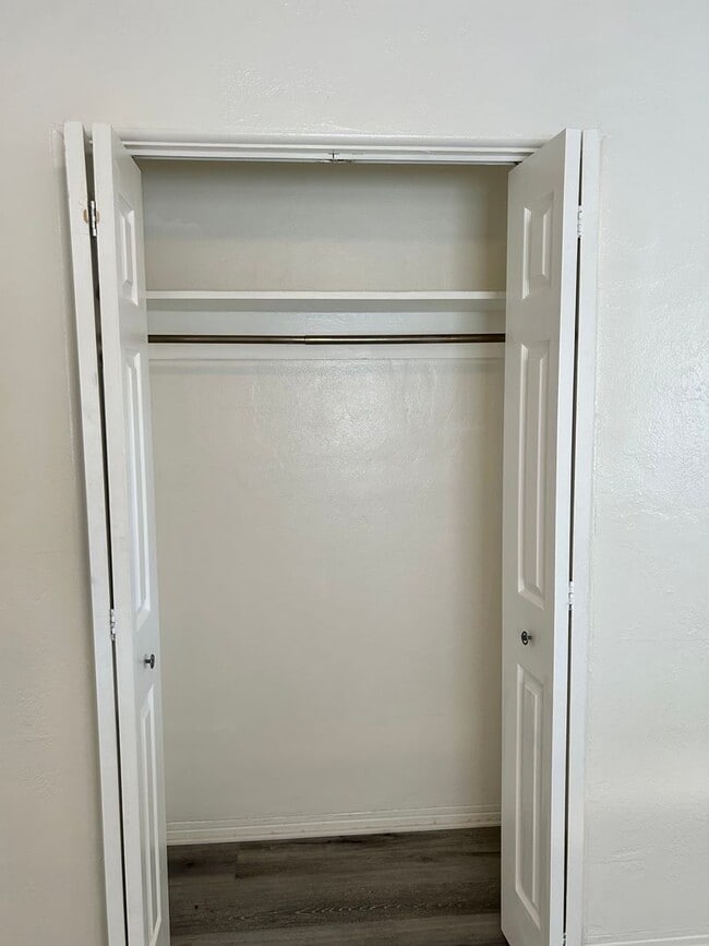 Building Photo - 2 bed 1 Bath House in Ideal Location in St Pete