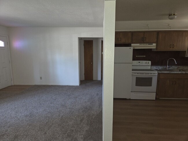 Building Photo - unfurnished two bedroom house