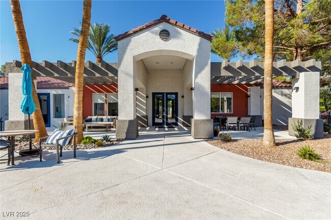 Building Photo - 7413 W Russell Rd