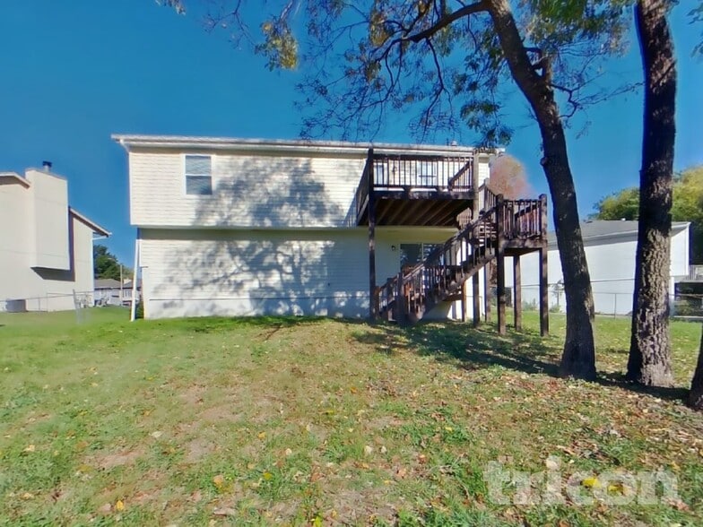 Building Photo - 8835 NE 73rd Ct