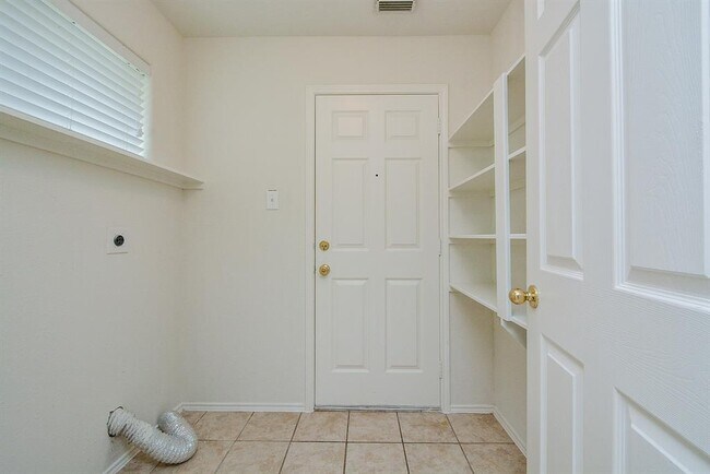 Building Photo - 18326 Thicket Grove Rd