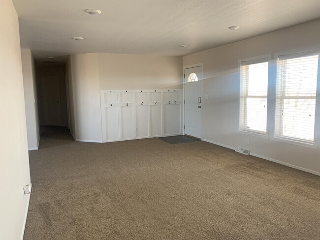 Building Photo - 3838 Sunny Glen Ln