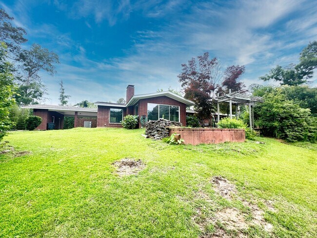Building Photo - 3 Bed, 2 Bath Home in Ruston