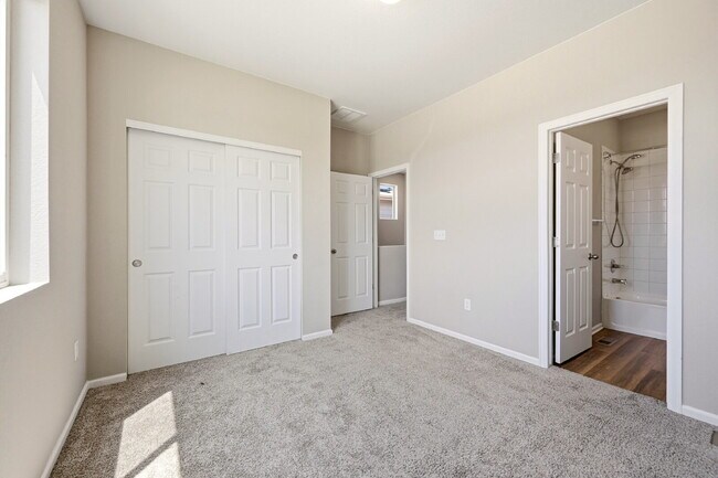 Building Photo - $2,395.95, 2-bed, 2.5-bath with a washer and dryer in unit.