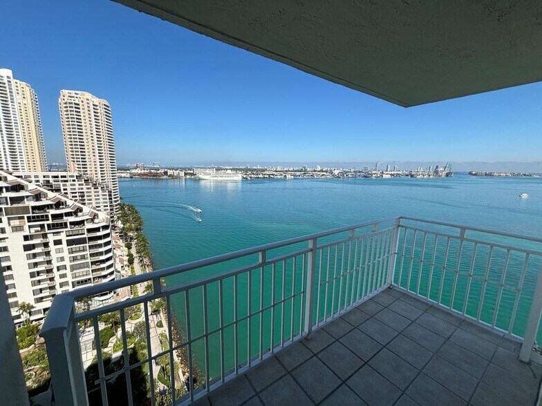 Primary Photo - 1010 SW 2nd Ave