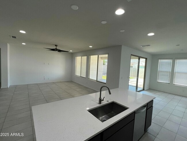 Building Photo - 8757 W Rancho Dr