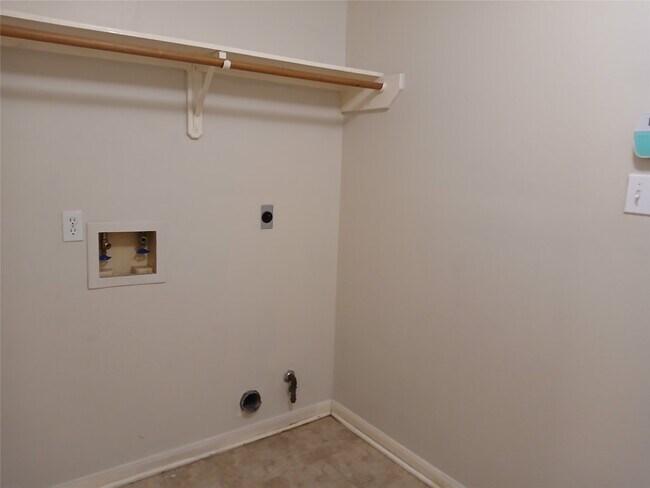 Building Photo - 21531 Cedar Cove Dr