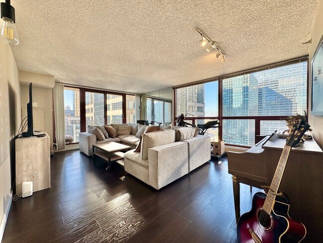 Building Photo - 200 N Dearborn St