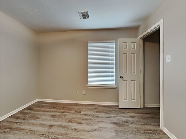 Building Photo - 16326 Royal Fort Ln