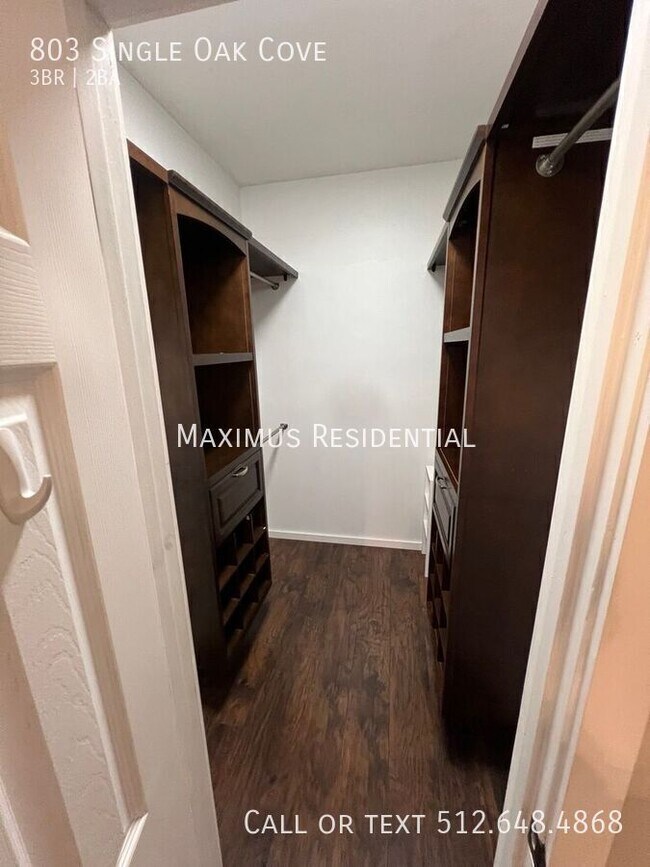 Building Photo - 803 Single Oak Cove