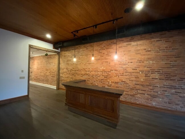 Building Photo - 234 Broad St