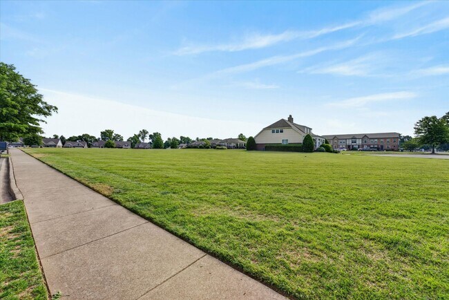 Building Photo - 3 Bedroom 3 1/2 Bath Pet Friendly Condo For Rent!