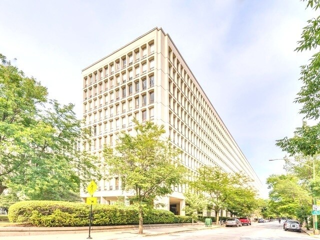 Primary Photo - 1401 E 55th St