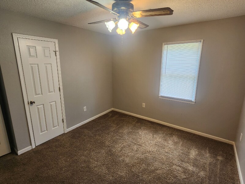 Building Photo - 312 E Adams St