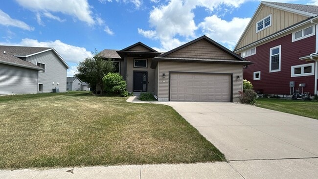 Primary Photo - Beautiful and Spacious 4 Bedroom 3 Bath Av...