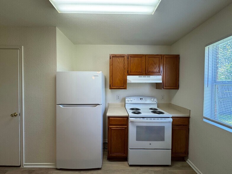 Building Photo - 4600 Greyhound Dr