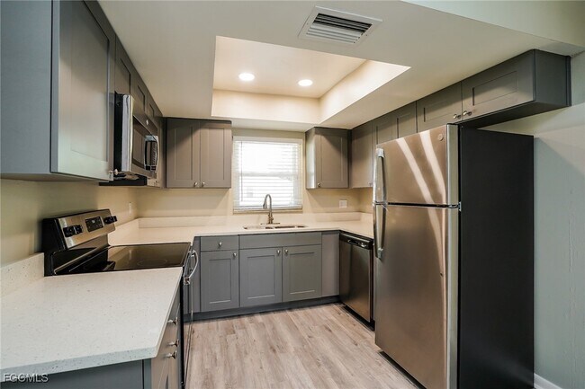 Building Photo - 1411 SE 17th Terrace