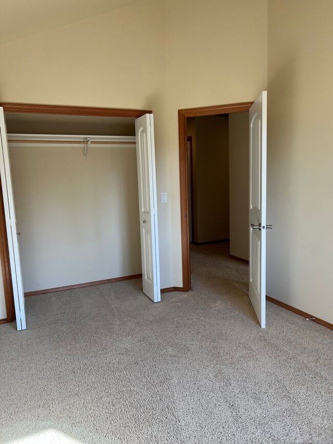 Building Photo - 417 SW Pemberly Loop