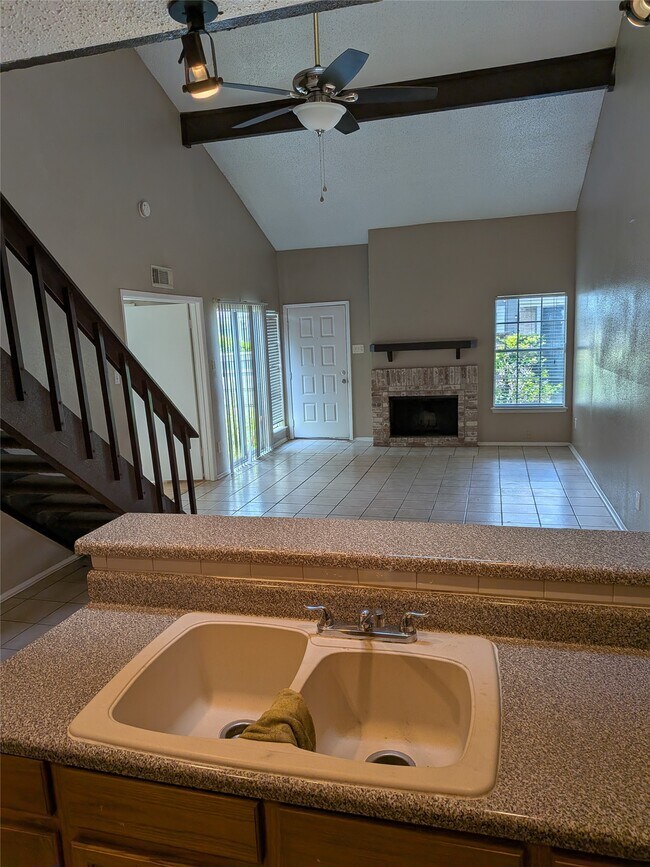 Building Photo - 12214 Bob White Dr
