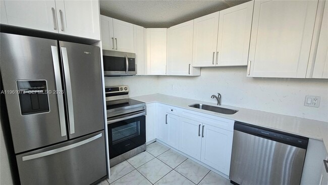 Building Photo - 9480 Tangerine Pl