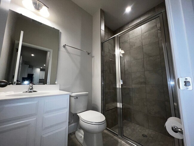 Building Photo - Stunning 5 bedroom 3 bath Winter Haven Home near Lego Land!