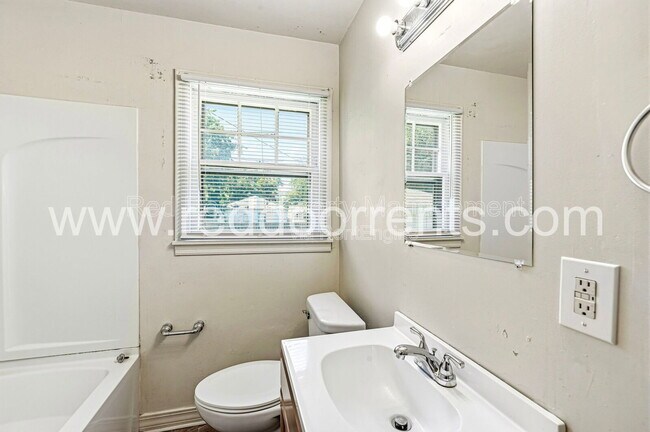 Building Photo - 1742 N Whittier Pl