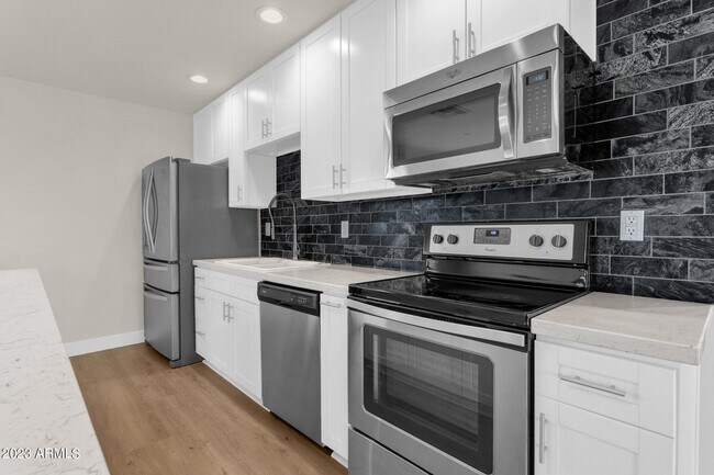 Building Photo - 7408 E Beatrice St