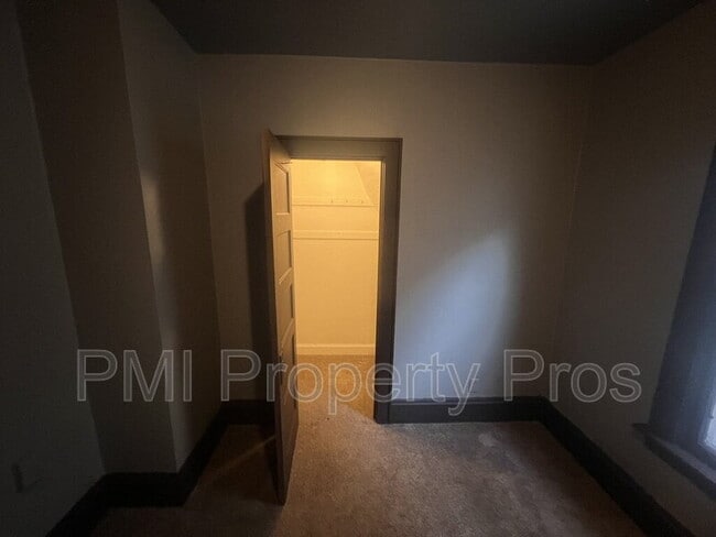 Building Photo - 2530 N 37th St