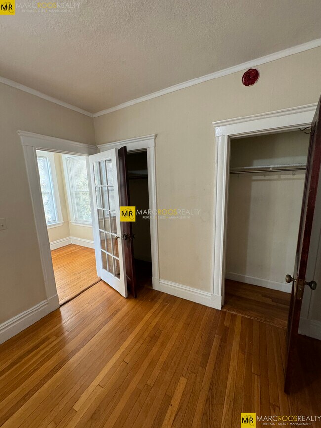 Building Photo - 59A Strathmore Rd