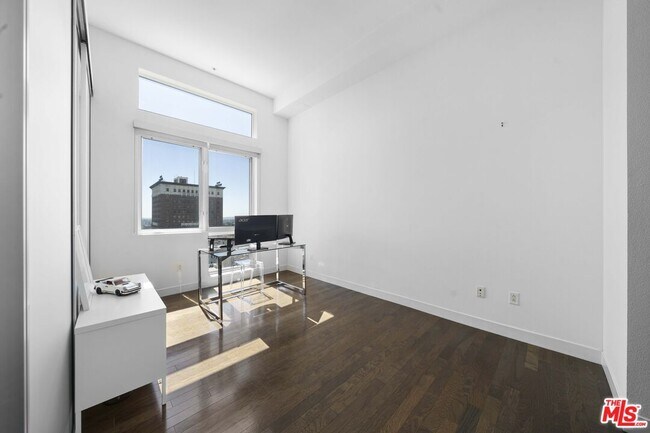Building Photo - 1234 Wilshire Blvd