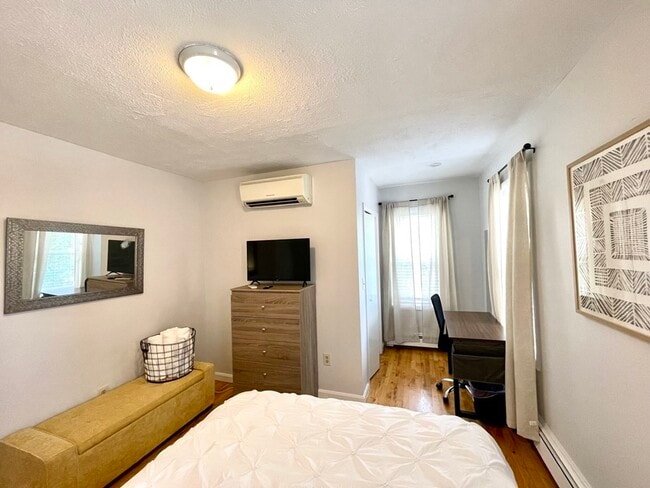 Building Photo - 1002 Tremont St