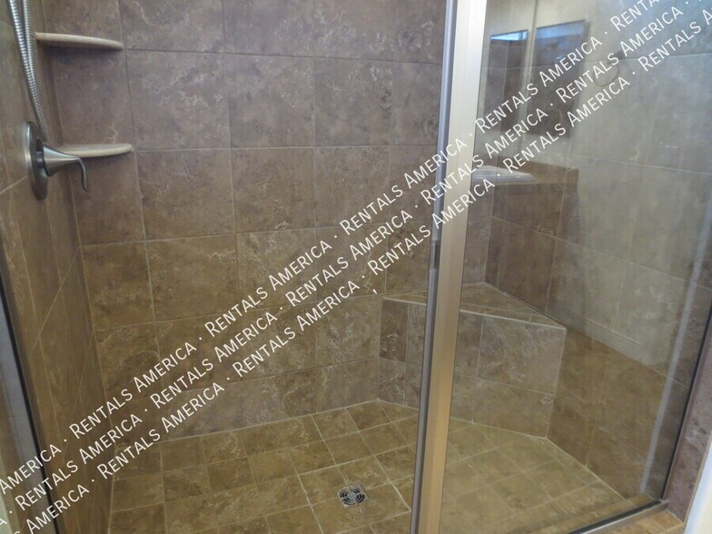 Building Photo - 1133 E Buckingham Ave