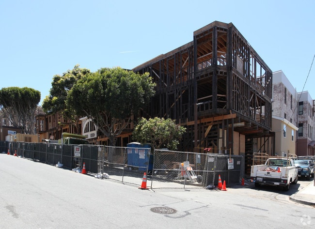 Building Photo - 1015 Pierce